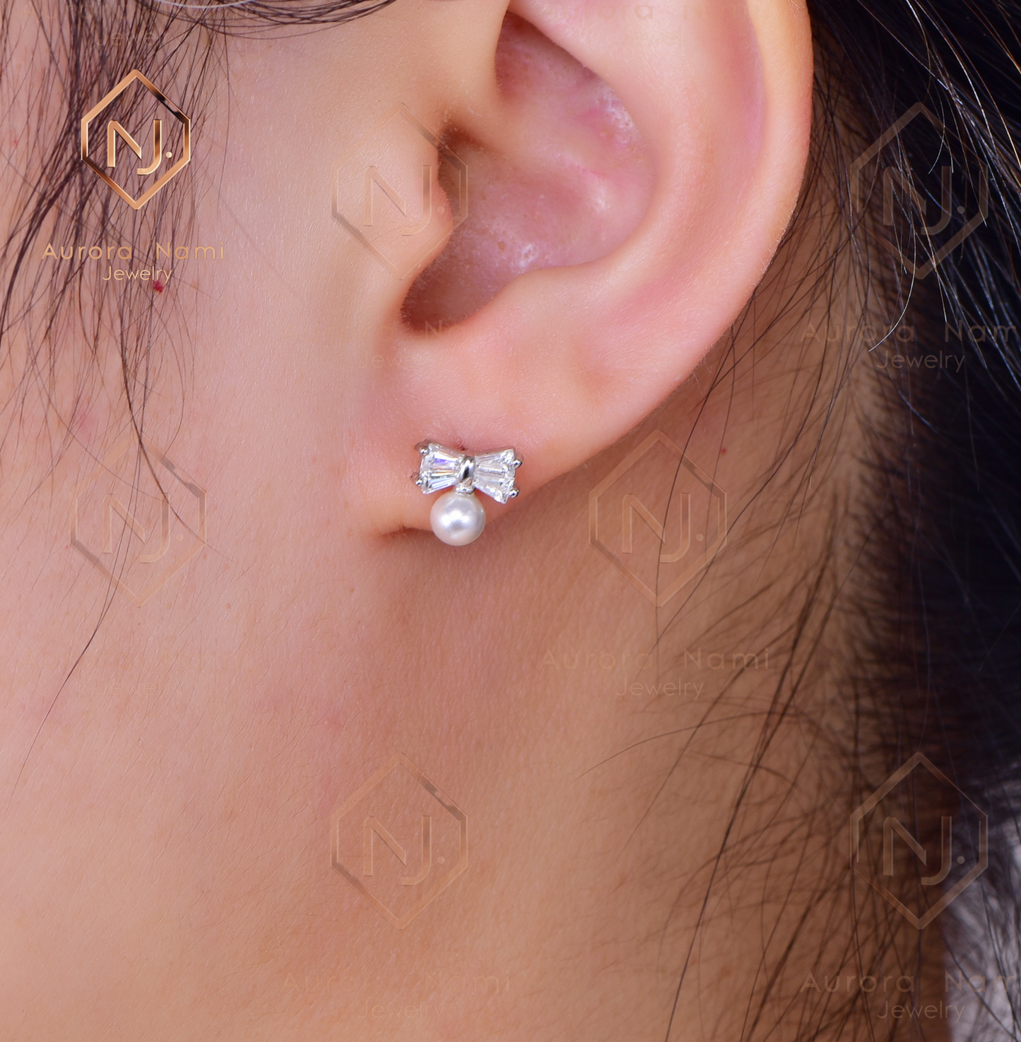 Mother of Pearl Studs w Moissanite Bow